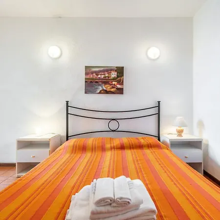 Accu Is Prezzus C Fronte Mare Apartment *